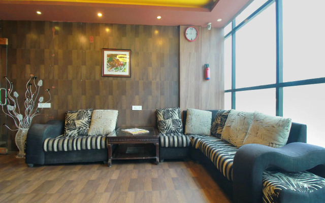 OYO 10335 Platinum Hotel