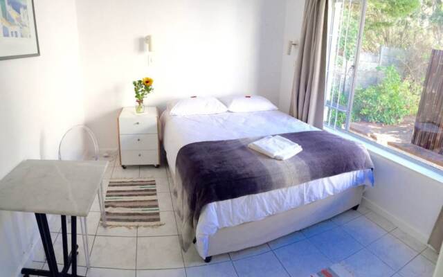 Peaceful Camps Bay 5 Bedroom Nature Villa