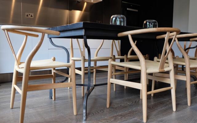 Cadogan Square Luxury 2 Bedroom Apartment II