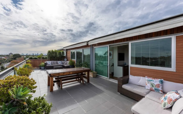 Beautiful 1-bed in St Kilda w/ Parking & Terrace