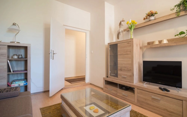 2 Bedroom Home near Prague Castle