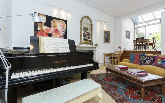 Veeve - The Artist's Retreat