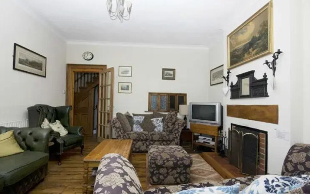 Shenstone Holiday Home