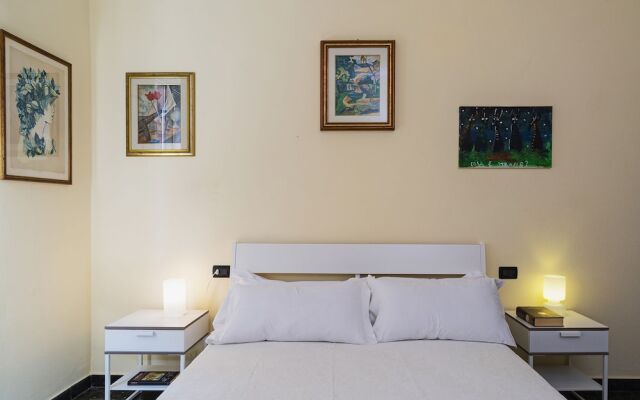 Sunny apartment over the harbor