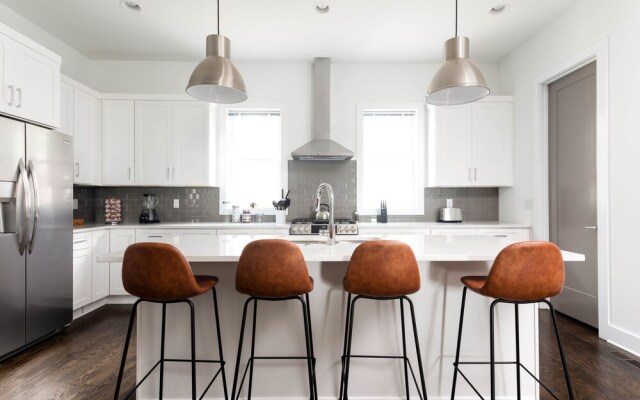 Domio Sylvan Park Stunning 8BR 2 Houses