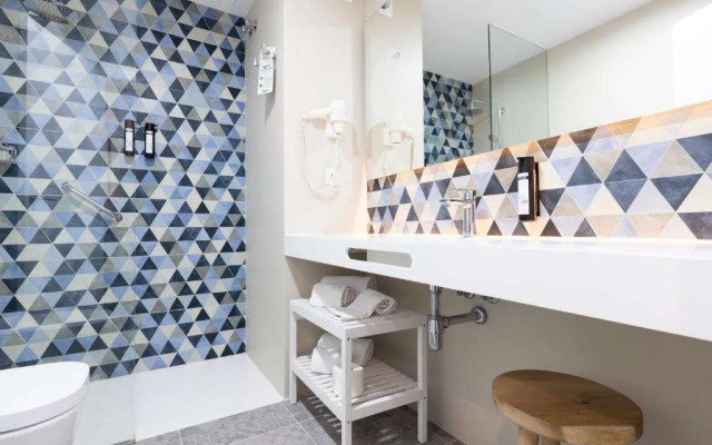 Esmeralda Cotillo Homes by LIVVO