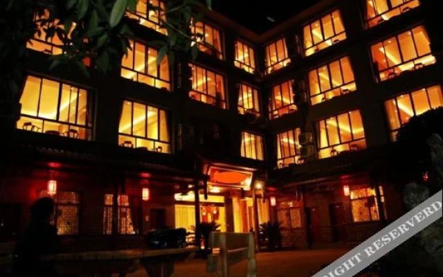 Nongyue Emei Shanju Hostel