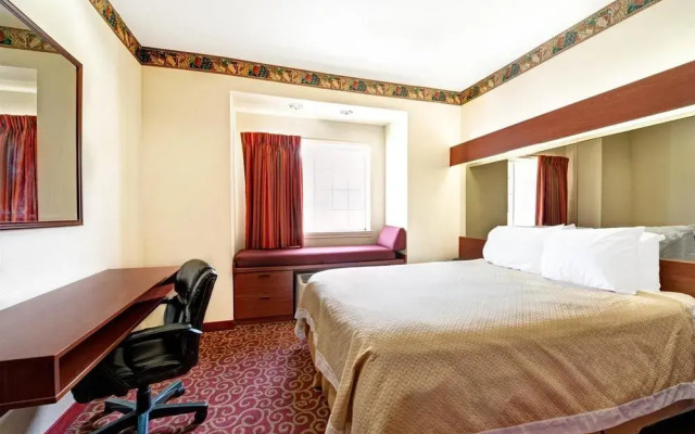 Days Inn & Suites Plano Medical Center/Dallas