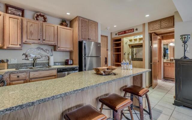 Laurelwood Condominiums Studio Premier Unit 305