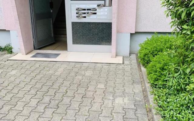 Drei Zimmer Apartment am Rhein