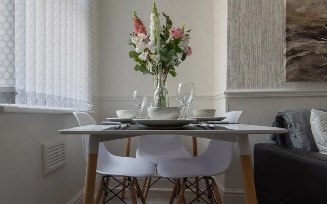 Lux Apartments 4 Bedroom House Sutcliffe