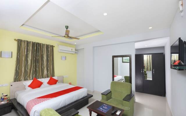 OYO 12765 Hotel Golden Rooms