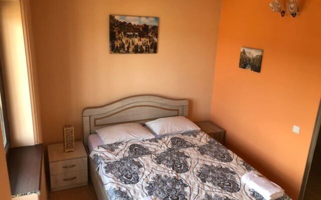 Ms Jackson Guesthouse  Hostel