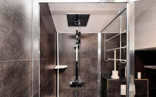 Luxury holiday home in Érezée with bubble bath and sauna