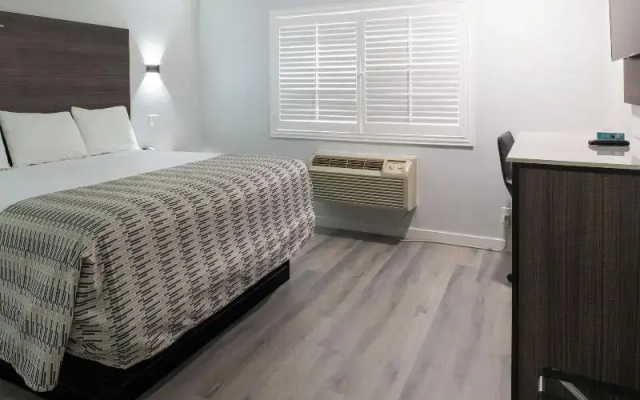 Beach Inn - A Huntington Beach Motel