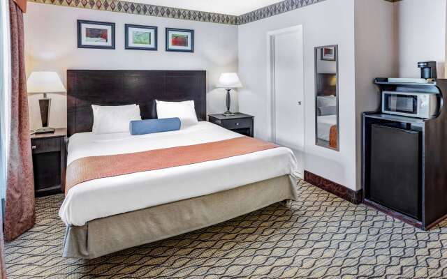 Howard Johnson by Wyndham Lenox