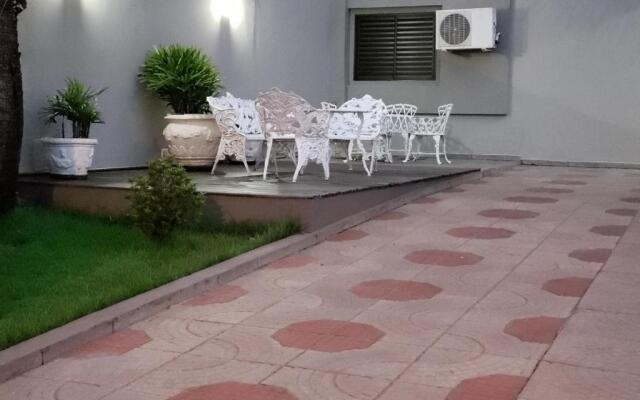 Paradise Hotel