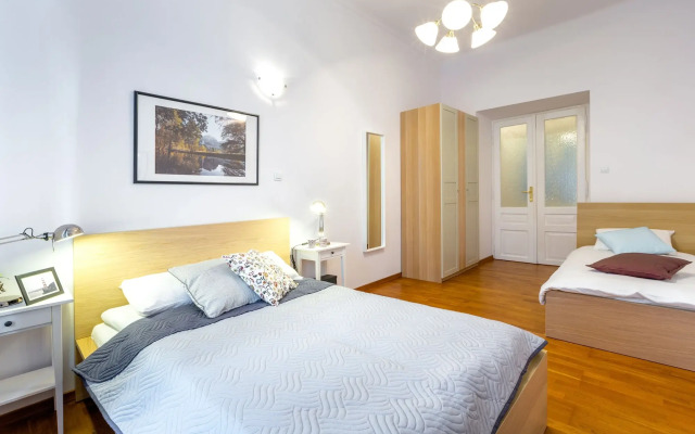 FriendHouse Apartments