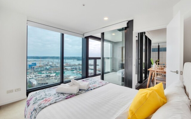 Amazing Harbour, Skytower & Rangitoto Views