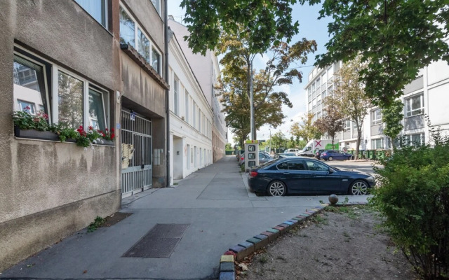 Quiet Penthouse apartment close to Stadthalle