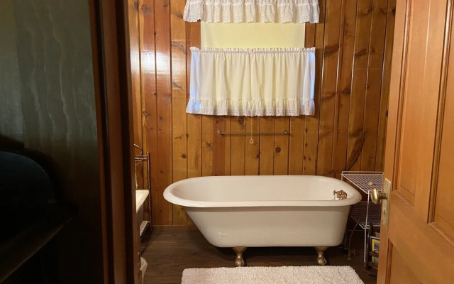 Hale Lani 16 2 Bedroom Cabin by Redawning