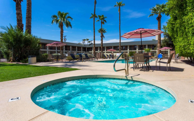 Howard Johnson by Wyndham Scottsdale Old Town