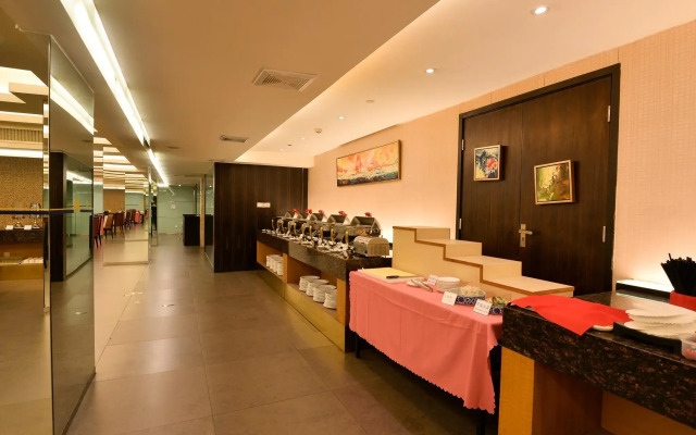 Hundred Centuries Hotel