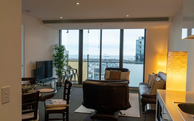 2 Bedroom Apartment with City Views