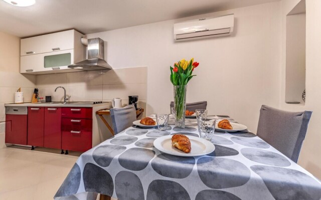Beautiful Apartment in Liznjan With Wifi and 1 Bedrooms