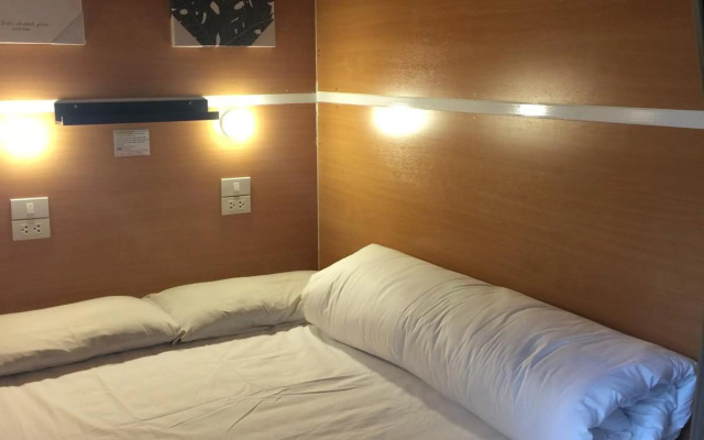 VX The Fifty - Hostel