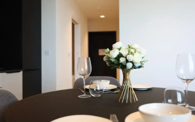 Luxury High Floor Suite Mercury Towers