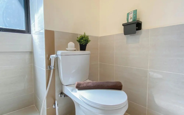 Warm And Cozy 2Br Meikarta Apartment