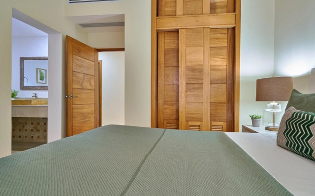 Luxury Beach Penthouse w Private Deck Ocean Views C-401