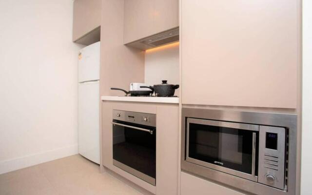 Modern apartment+office w Parking @ Olympic Park
