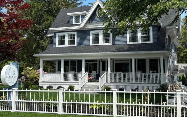 The Harbor Inn