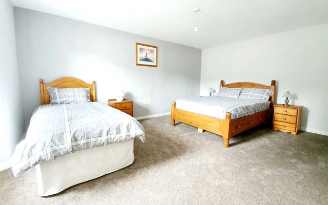 Spacious Holiday Home Closeby River in Alness!