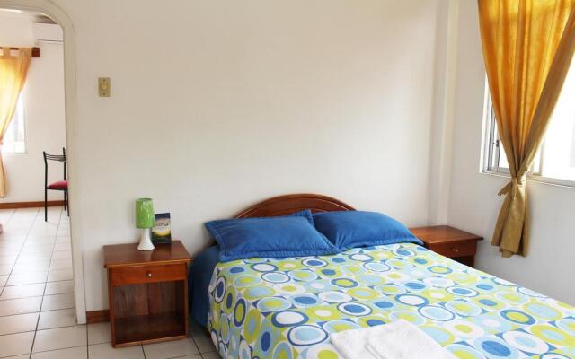 The Finch House (La Casa del Pinzón)