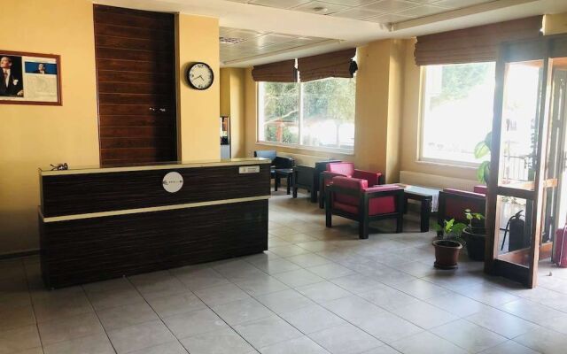 Arya Hotel