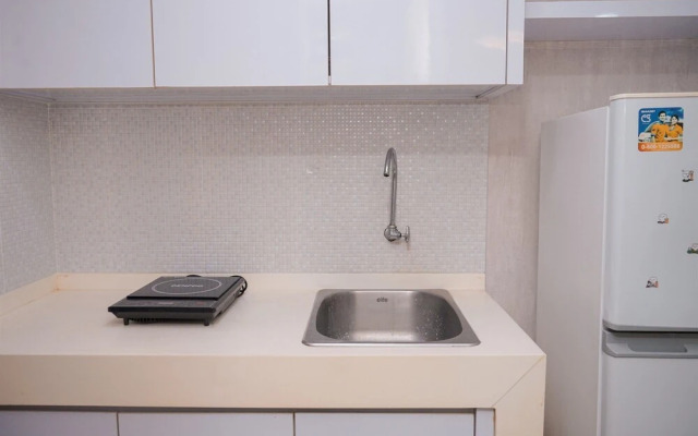 Restful Studio Room At Serpong Greenview Apartment