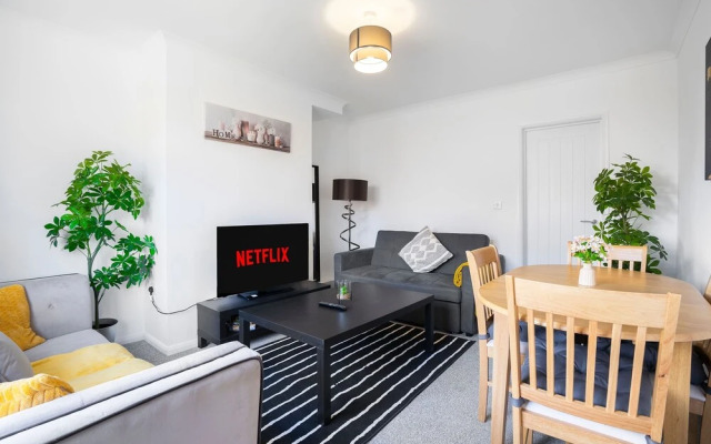 Modern - 2 Bed - Free Parking