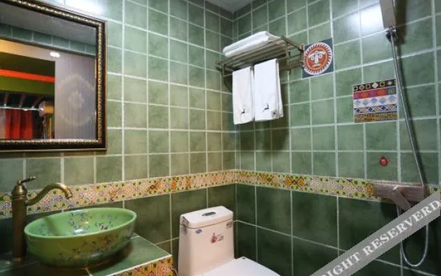 Bailuyuan Theme Inn