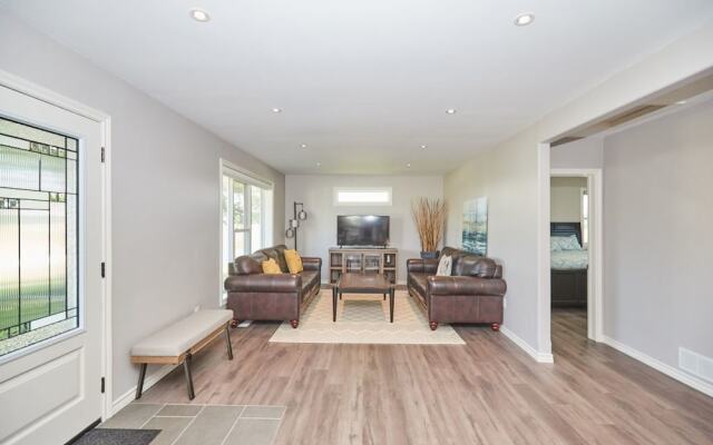 Niagara Vineyard Contemporary