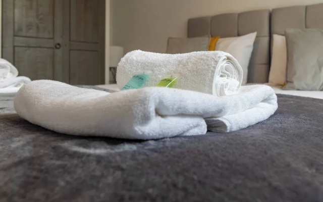 The Elderns Spacious 2BR Netflix Parkingshops