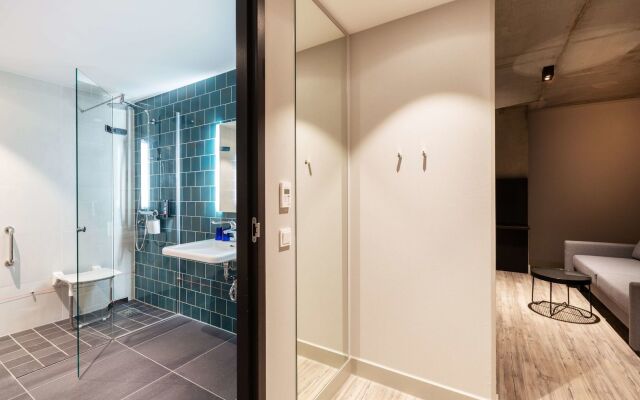 Holiday Inn - the niu, Fender Amsterdam by IHG