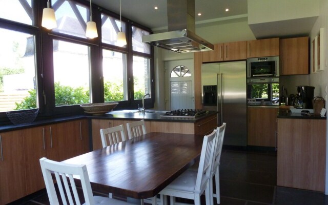 Luxury Mansion in Hastiere-par-Dela with Swimming Pool