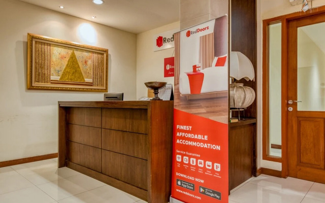 RedDoorz Plus near Dharmawangsa Square