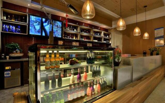 Yiwu Zhixuan Flower Hotel