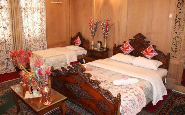 Gemini Group Of Houseboats