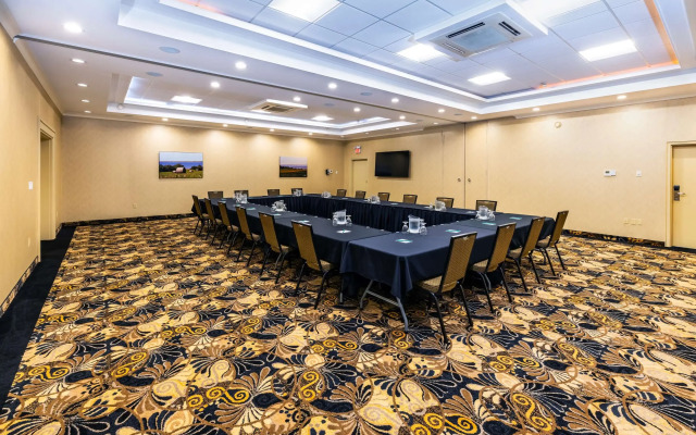 Quality Inn & Suites Garden of the Gulf