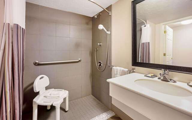 La Quinta Inn & Suites by Wyndham Tacoma - Seattle